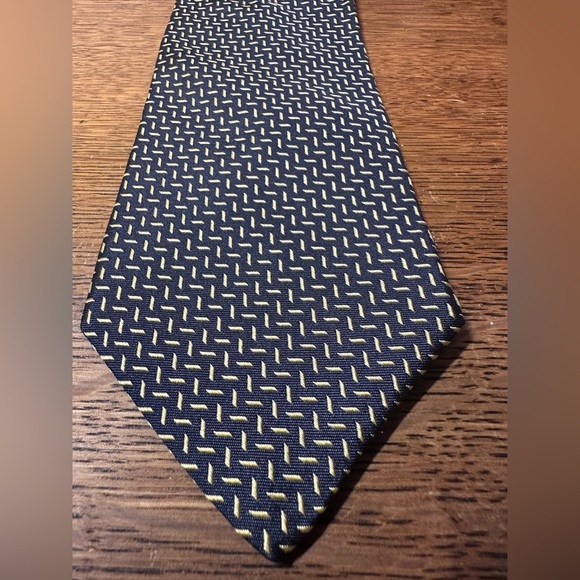 Brooks Brothers Pure Silk Navy Blue Gold Line Patterned Neck Tie - Picture 3 of 3